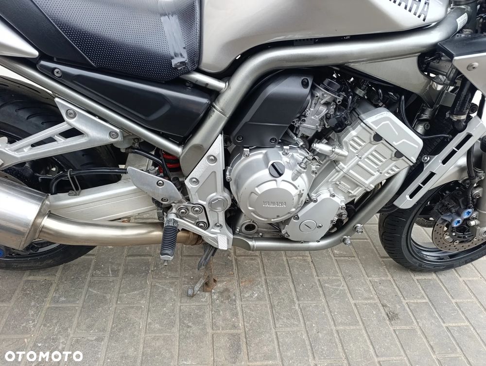 Yamaha FZS - 24