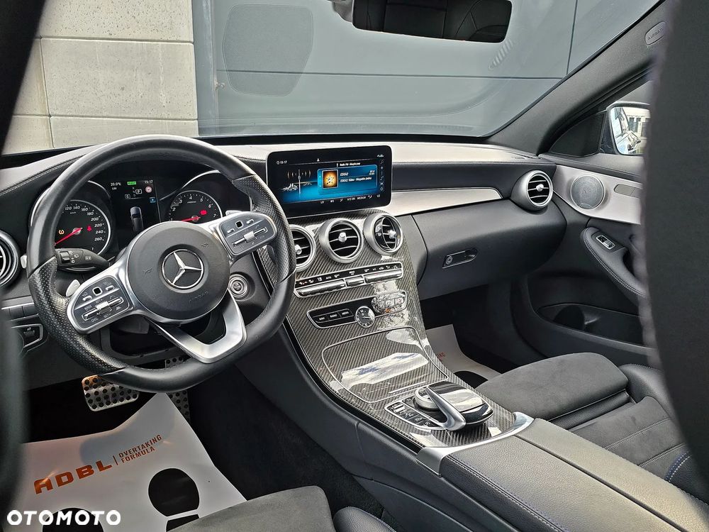 Mercedes-Benz Klasa C 300 4Matic 9G-TRONIC Night Edition - 16