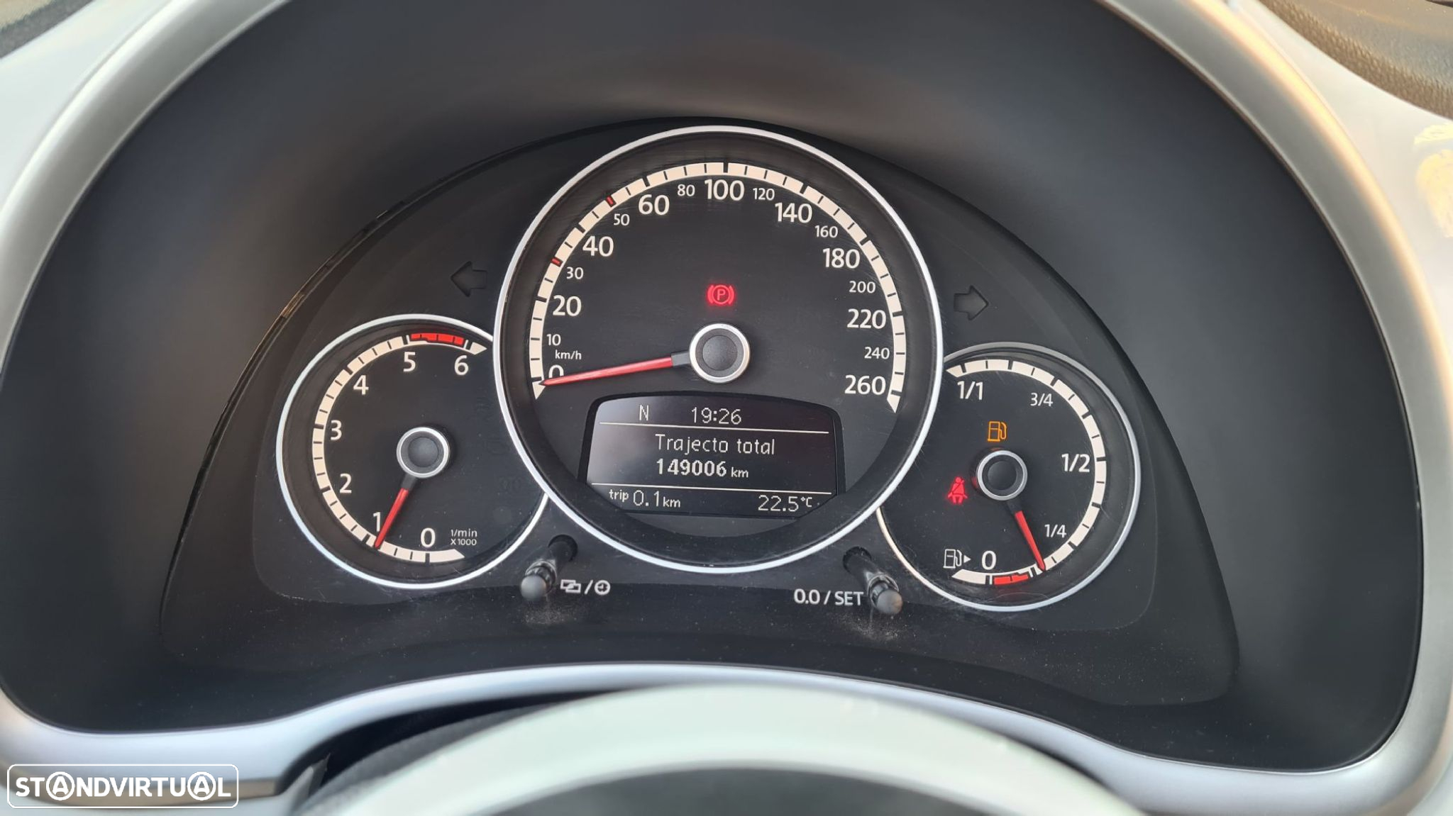 VW New Beetle Cabriolet 1.6 TDi Design - 22