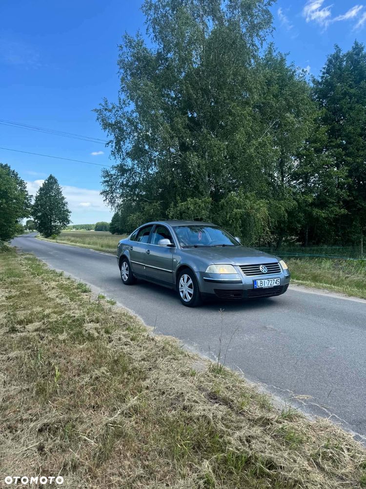 Volkswagen Passat 1.9 TDI Highline - 1