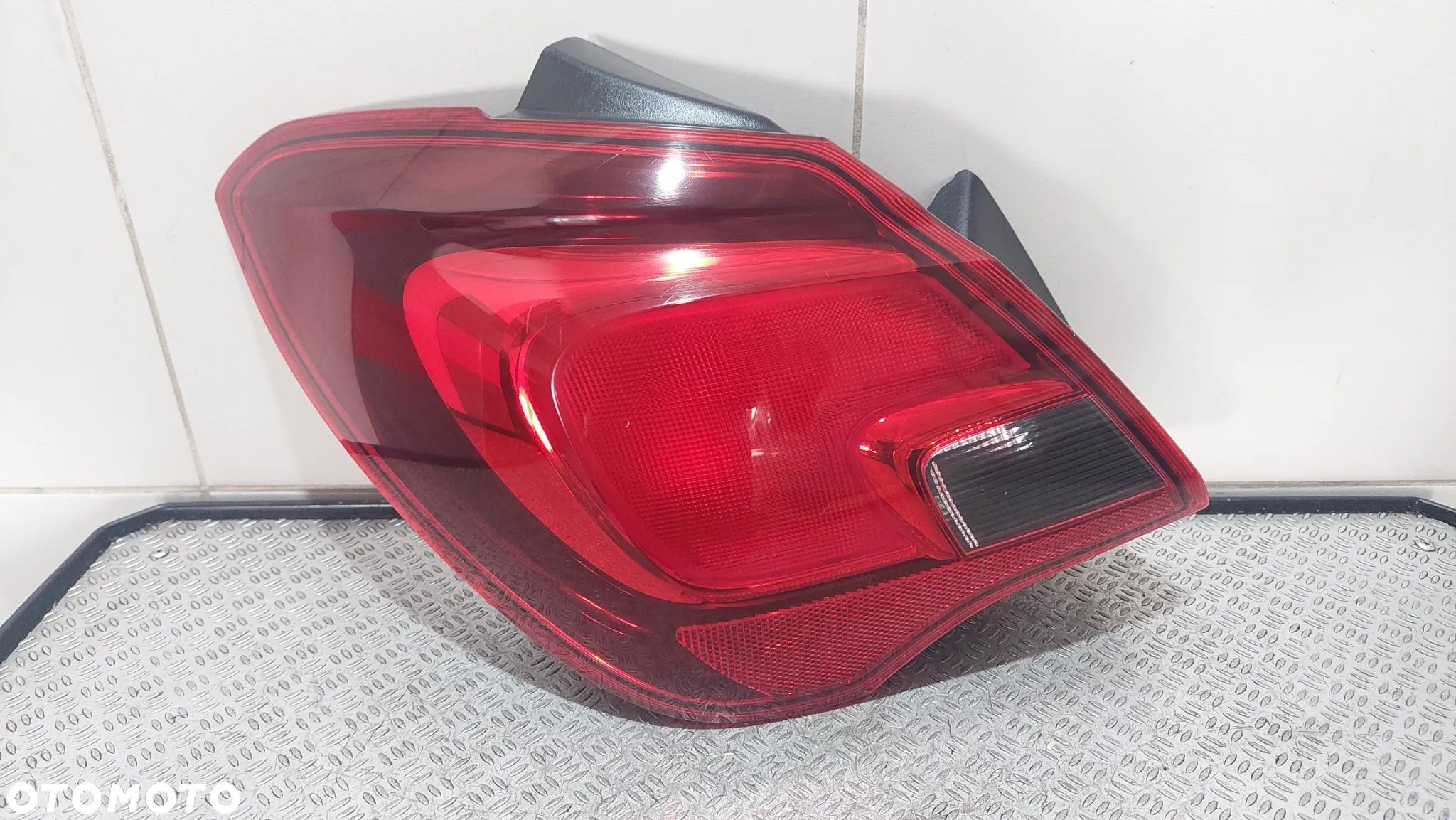 LAMPA LEWA TYLNA OPEL CORSA E R2017 NR 39068622 - 1