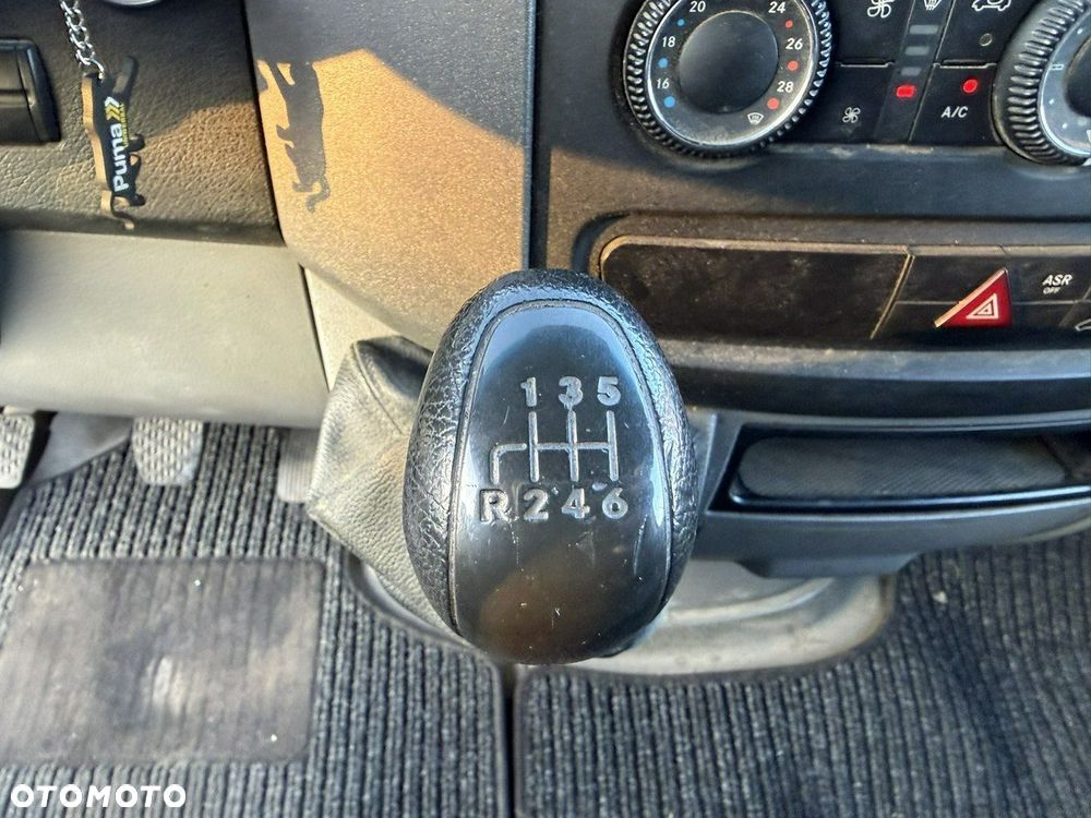 Mercedes-Benz Sprinter - 12