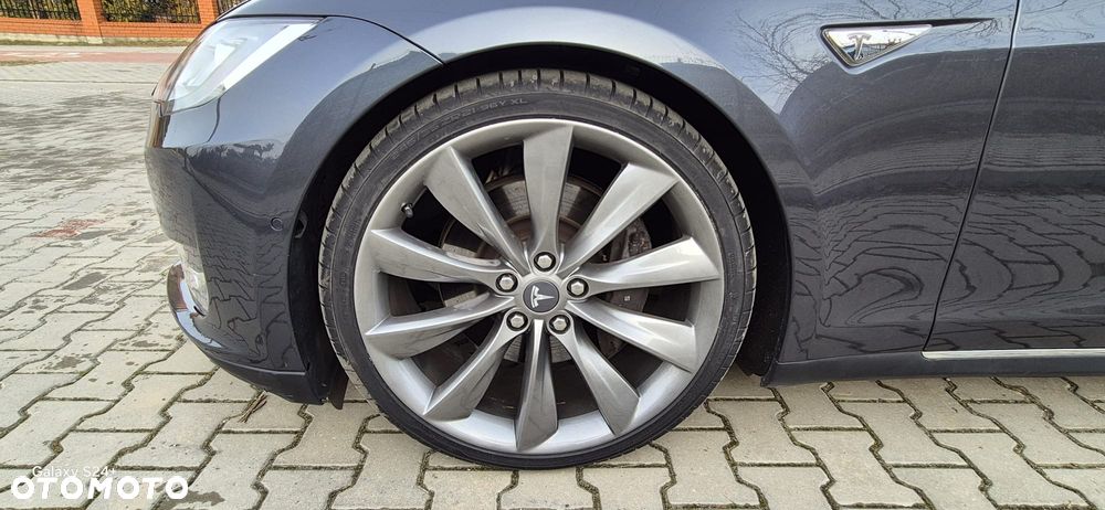 Tesla Model S - 24