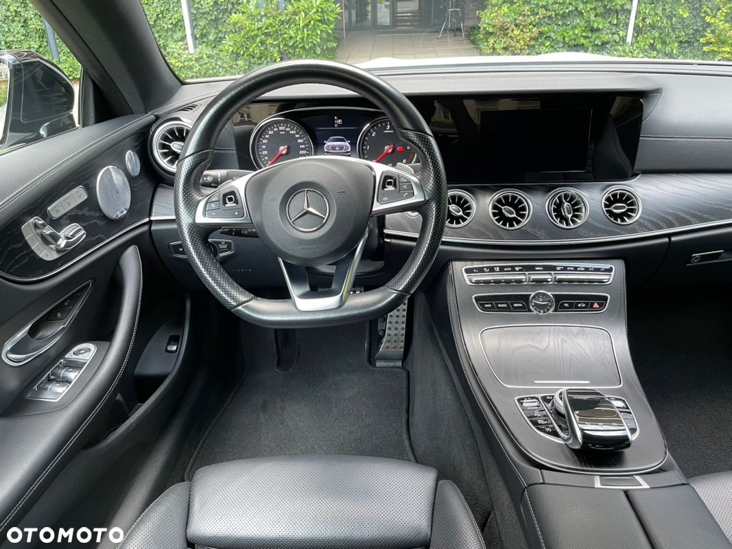 Mercedes-Benz Klasa E 220 d Coupe 4-Matic 9G-TRONIC - 32