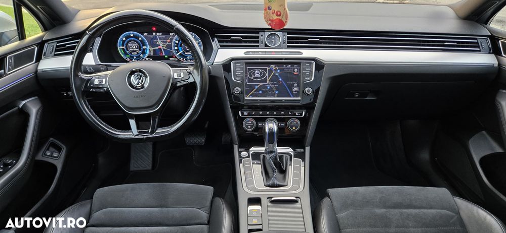 Volkswagen Passat - 4