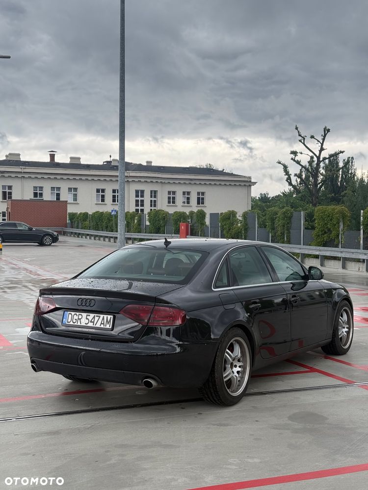 Audi A4 Limousine - 4
