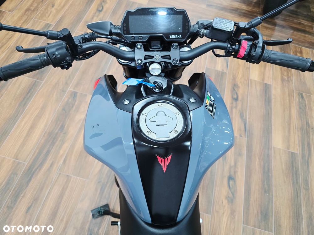 Yamaha MT - 8