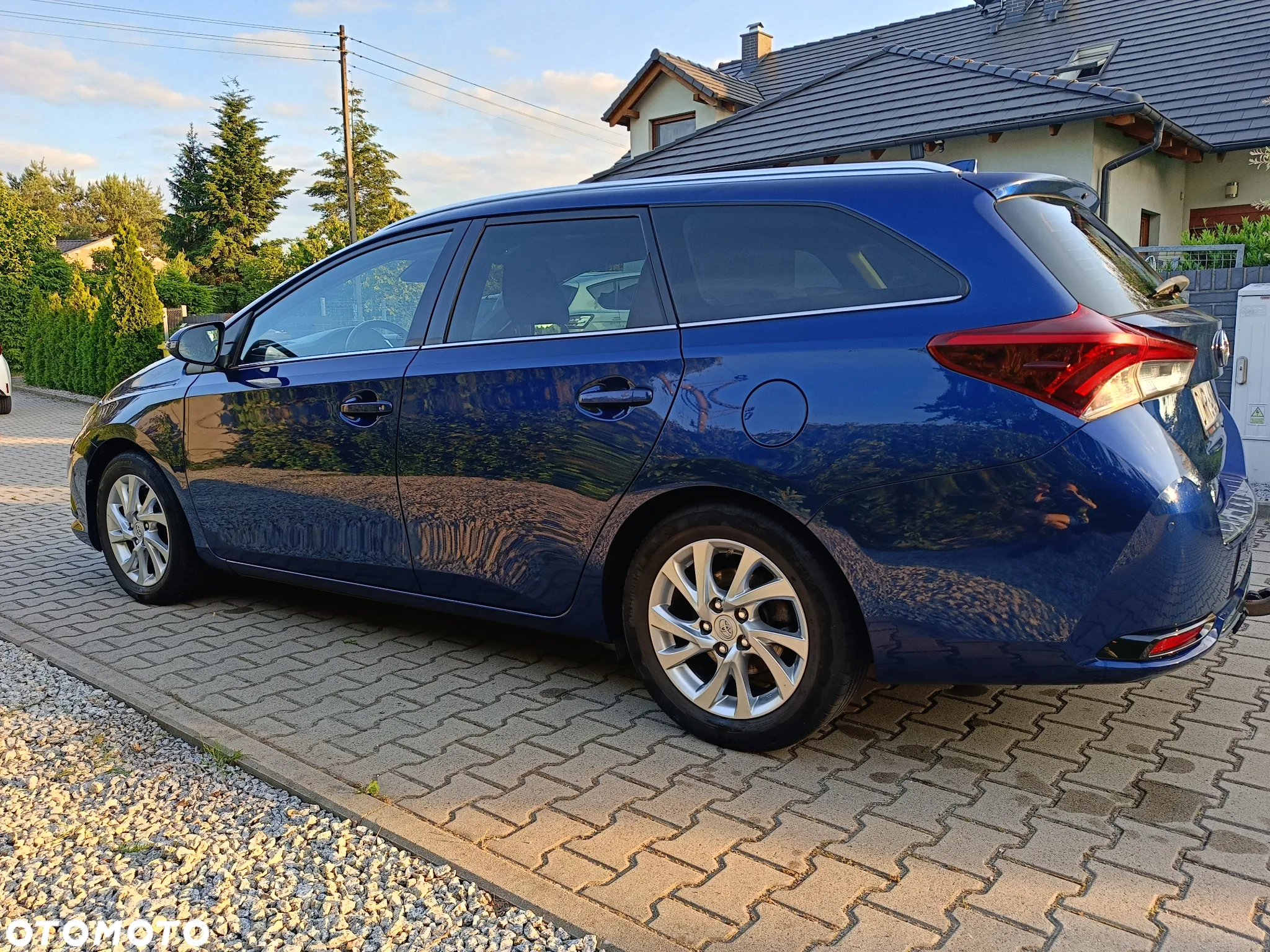 Toyota Auris 1.2 T Premium MS - 4