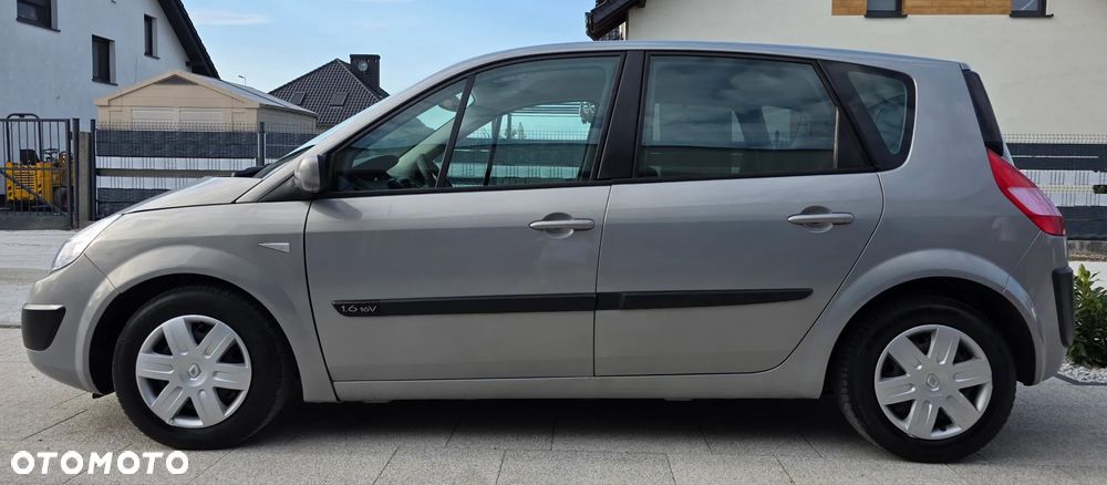 Renault Scenic 1.6 16V Alize - 9