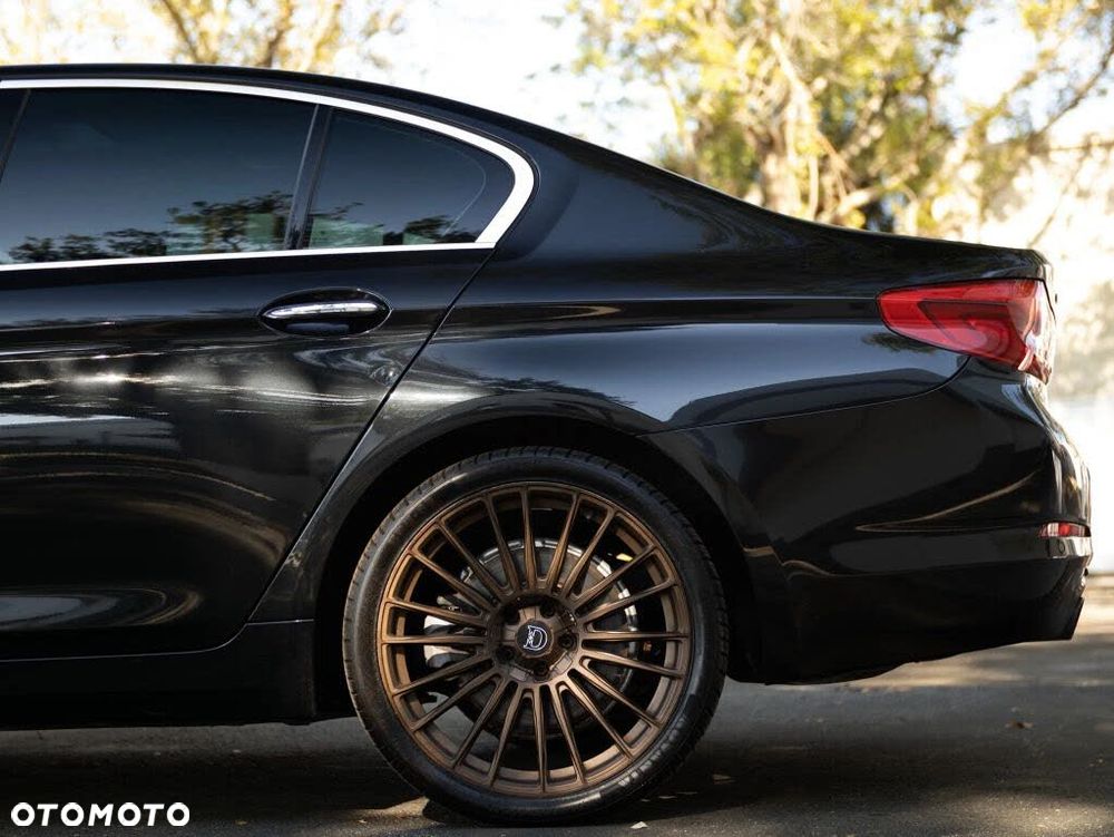 BMW Seria 5 530i xDrive Luxury Line sport - 9