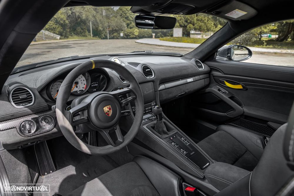 Porsche 718 Cayman GT4 RS - 18