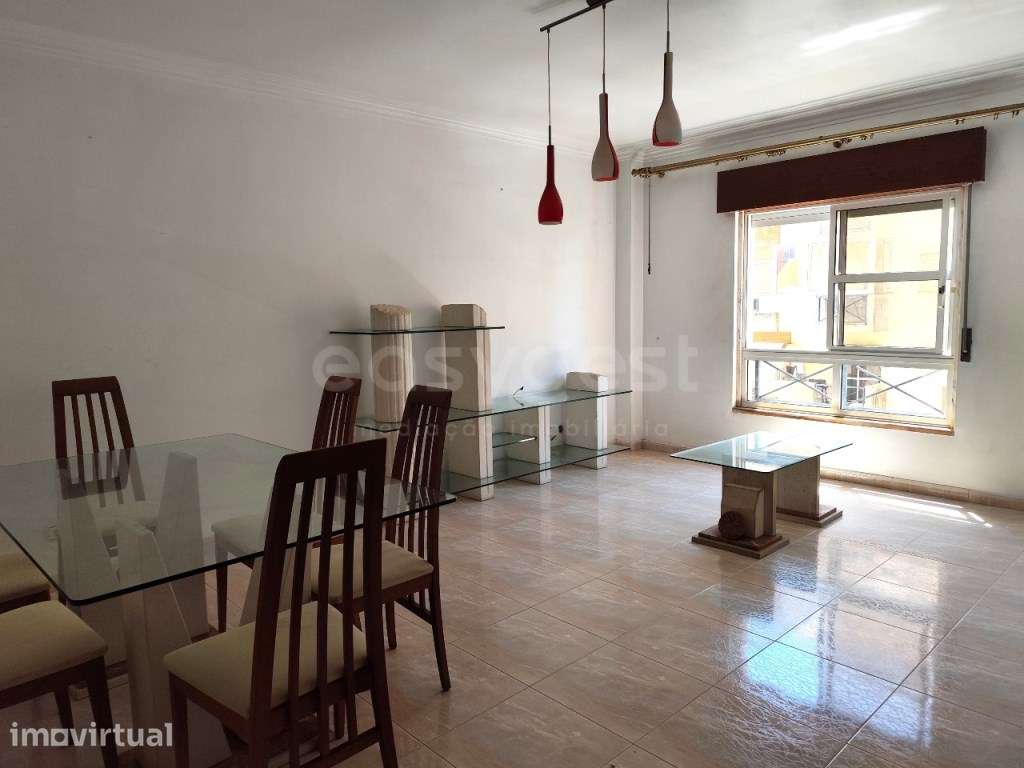 T2 com boas areas, roupeiros generosos pronto a habitar - Grande imagem: 4/28