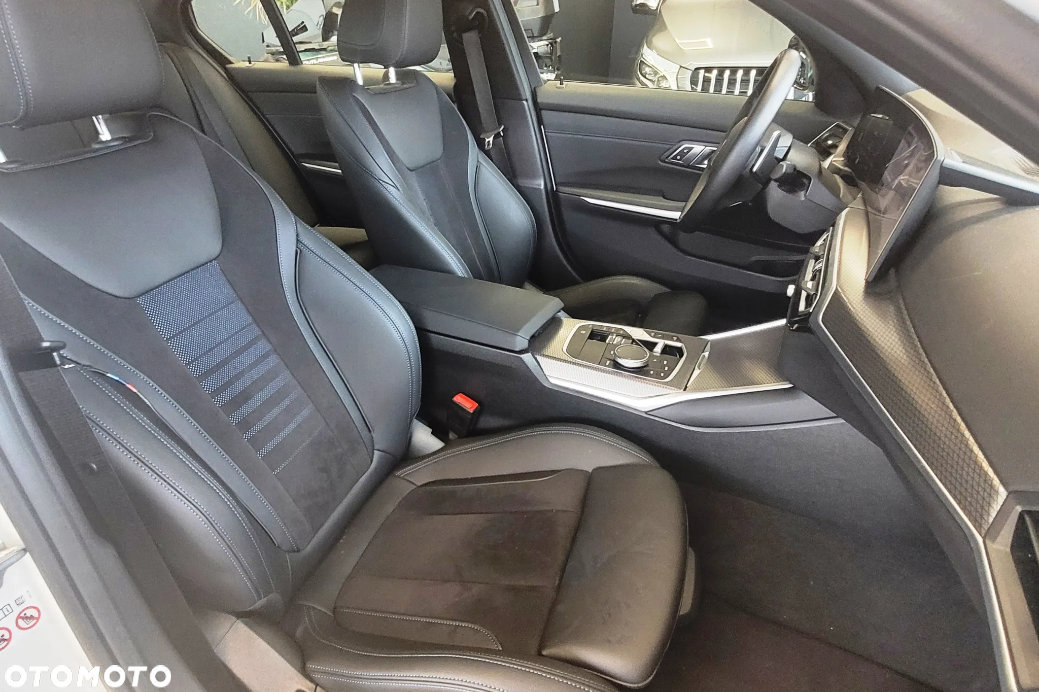 BMW Seria 3 318i M Sport - 11