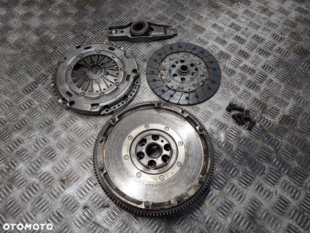 KOŁO DWUMASOWE + TARCZA + DOCISK + ŁOŻYSKO VOLKSWAGEN GOLF V 1.9 TDI - 1