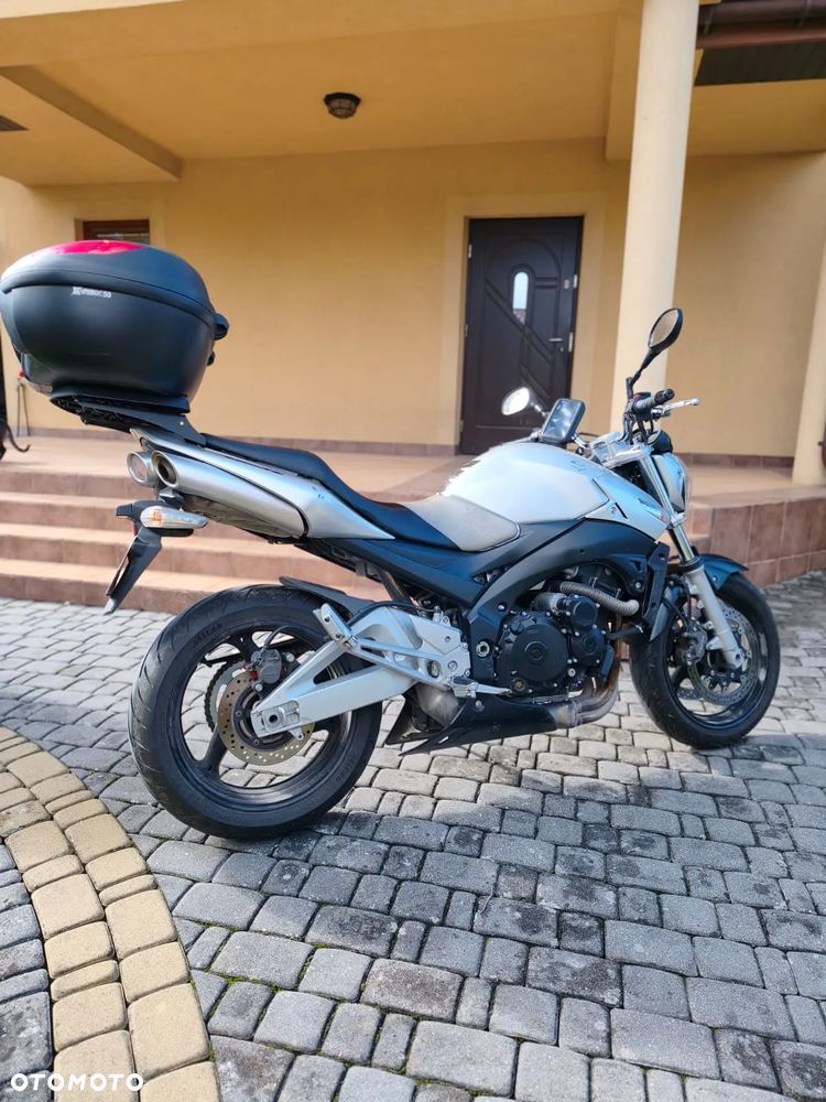 Suzuki GSR - 3