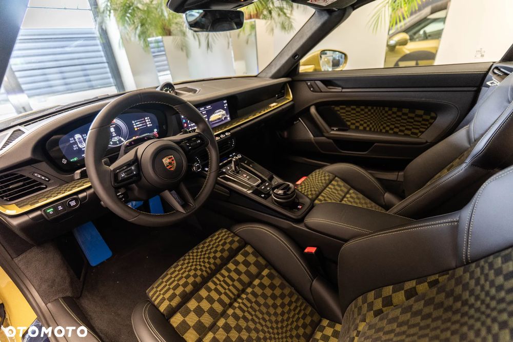 Porsche 911 Carrera T-Hybrid Spirit 70 - 16