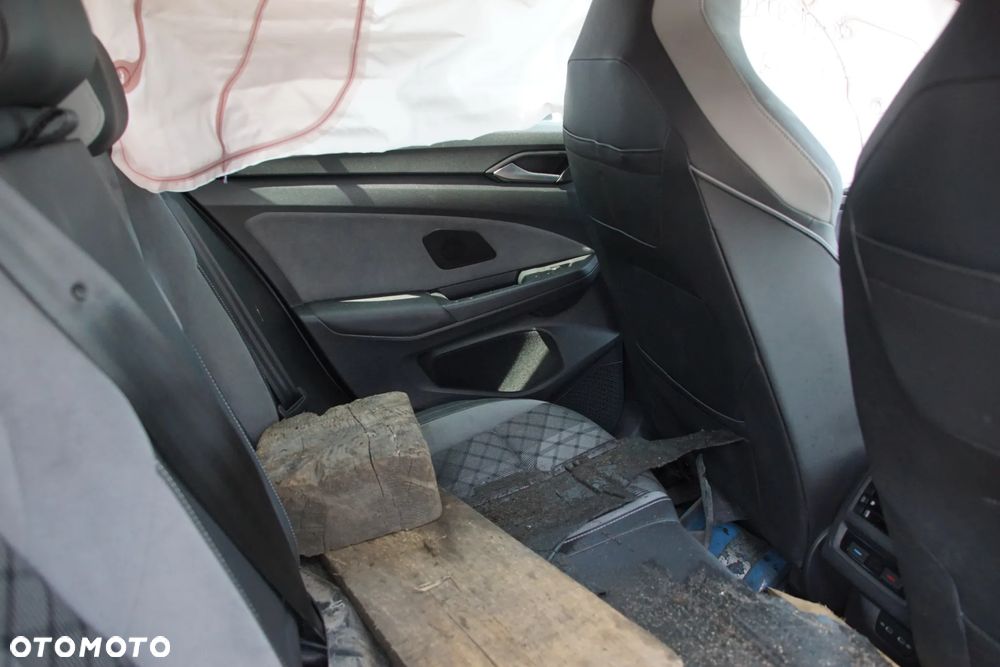 Auto na części - Volkswagen Golf VIII R-Line 1.5 eTSI 150 KM DYFA UUF LA7C 2021R Silnik Skrzynia Drzwi Błotnik Zdezak Klapa Lampa Lusterko Klamka Szyba Deska Kokpit Sterownik Moduł Czujnik Licznik Wyświetlacz Panel Kierownica - 16