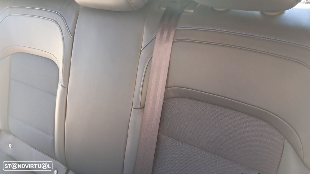 MG MG4 64 kWh Luxury - 32