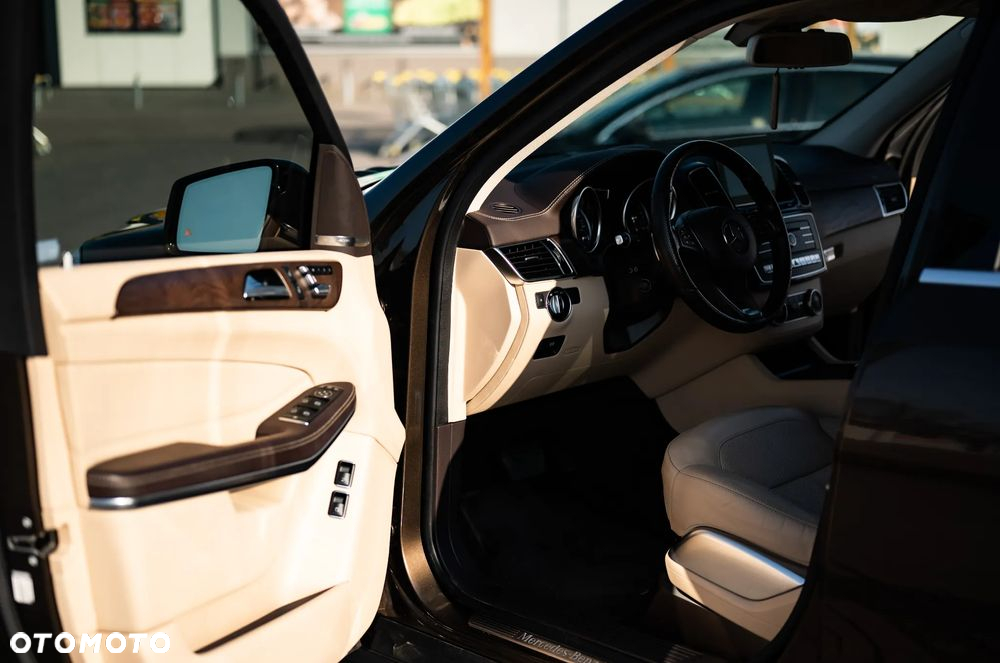 Mercedes-Benz GLS 500 4Matic 9G-TRONIC AMG Line - 19