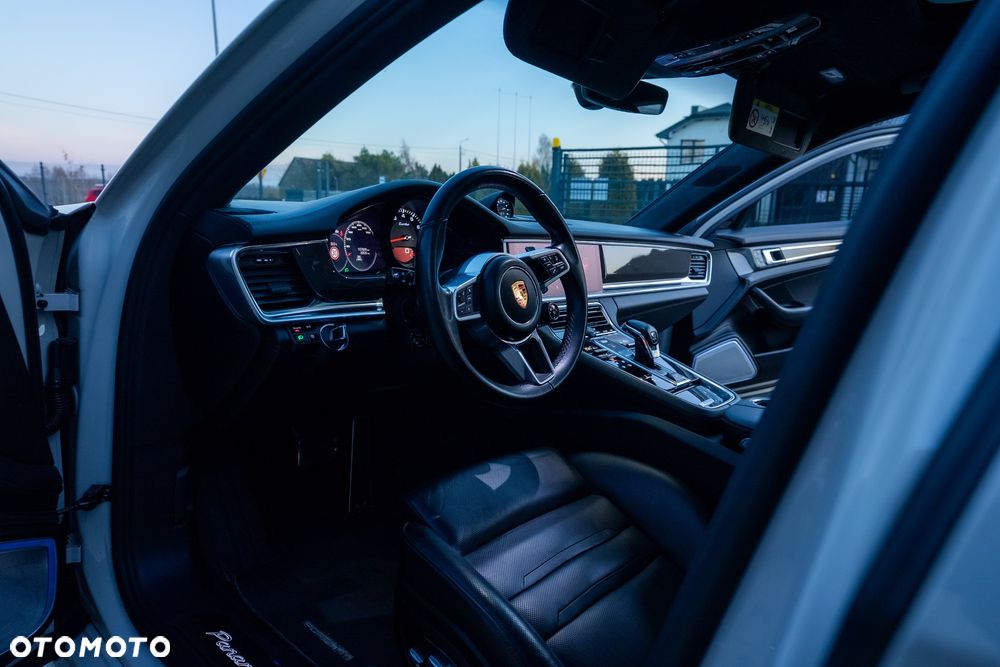 Porsche Panamera Turbo - 21