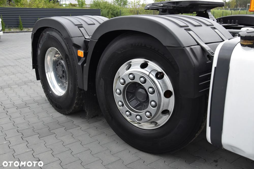 Volvo FH540 / 6x2 / EURO 6 / PUSHER / OŚ SKRĘTNA-PODNOSZONA / RETARDER / KLIMATYZACJA POSTOJOWA / NAWIGACJA / ACC / LEDY / 2 ZBIORNIKI PALIWA / ALUFELGI / SERWISOWANY / SPROWADZONY - 19