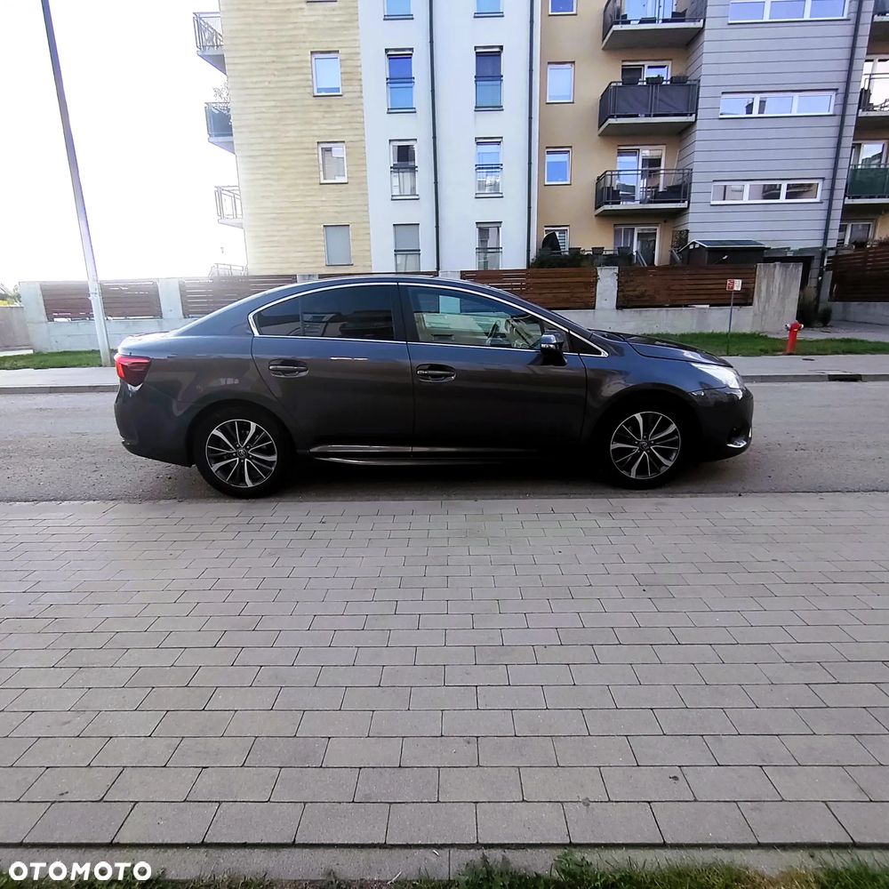 Toyota Avensis 2015 photo 2