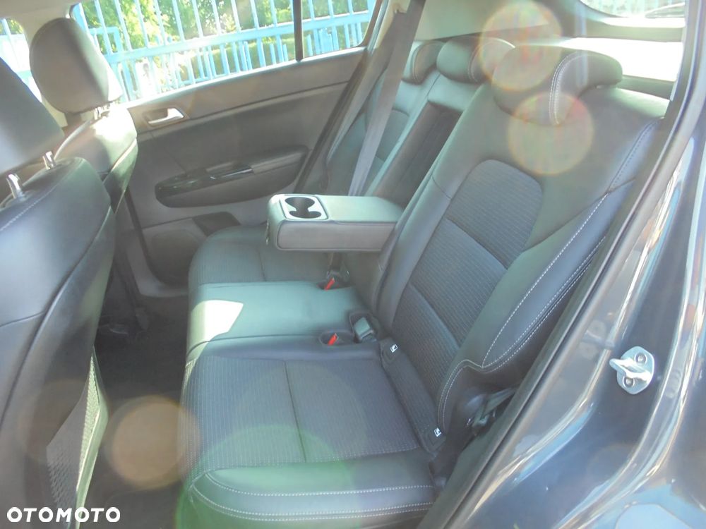 Kia Sportage 1.6 CRDI AWD Eco-Dynamics+ (48V M-H) DCT PLATINUM - 12
