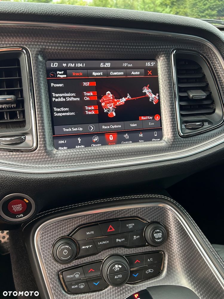 Dodge Challenger 6.2 Hellcat - 12