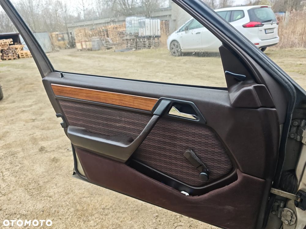 Mercedes-Benz W124 (1984-1993) - 12