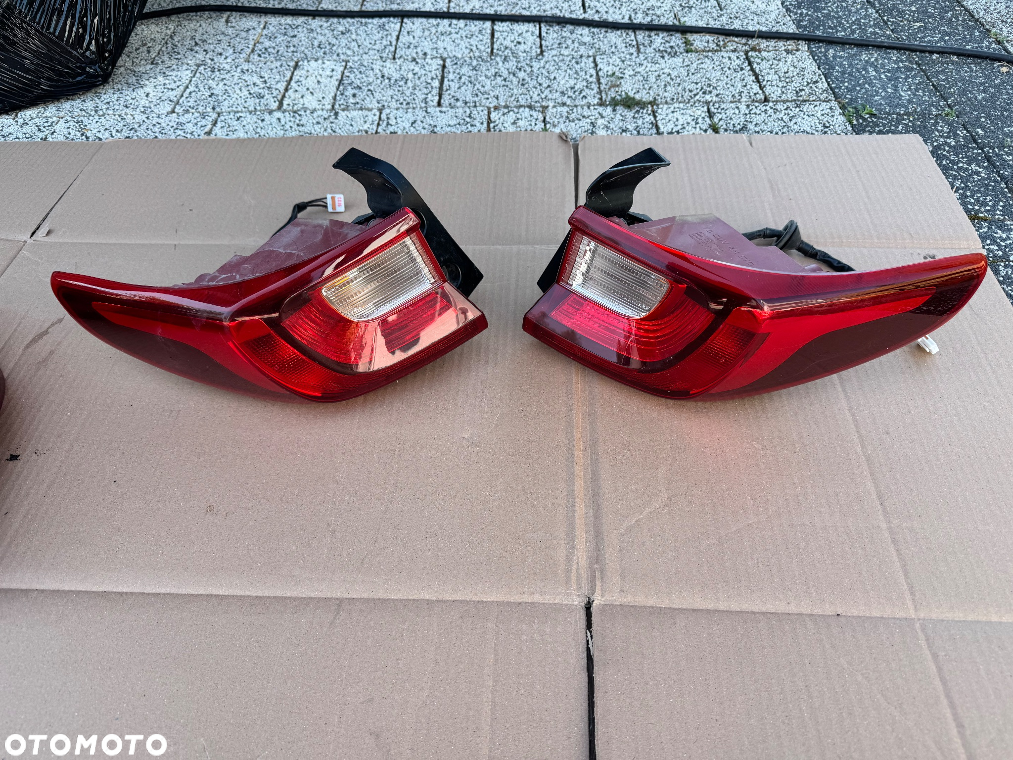 KIA STONIC LAMPA TYL LEWA PRAWA W BLOTNIK - 2