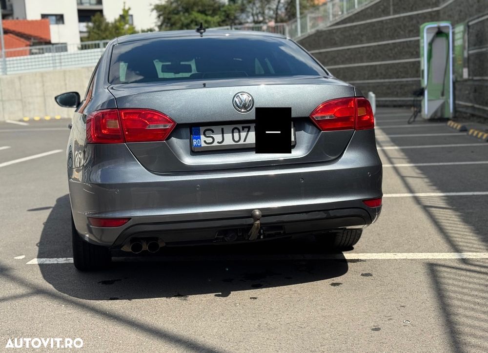 Volkswagen Jetta 2.0 TDI DPF Highline - 4