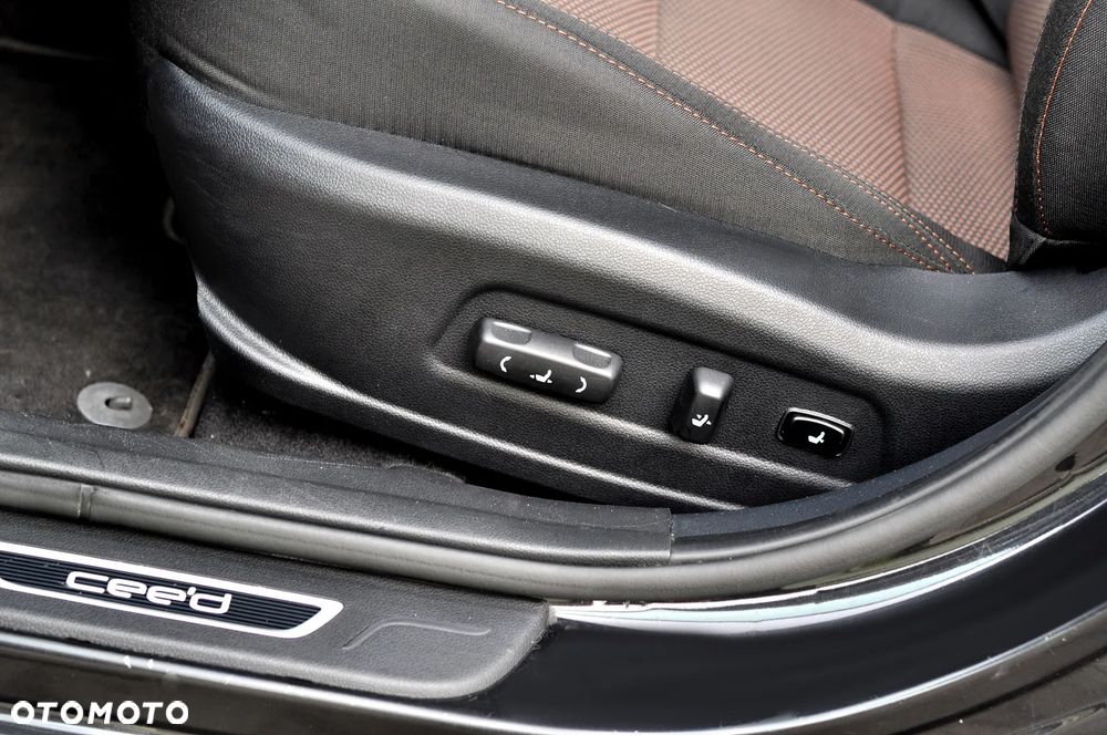 Kia Ceed 1.6 CRDi 128 Platinum Edition - 19