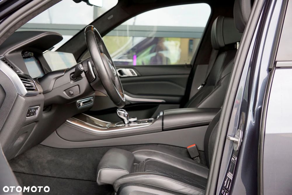 BMW X5 M M50i - 20