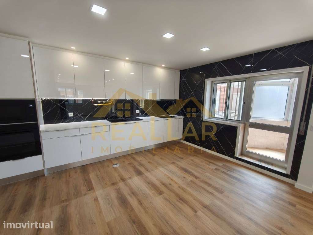 Excelente T4 no Centro da Póvoa todo remodelado - Grande imagem: 3/25