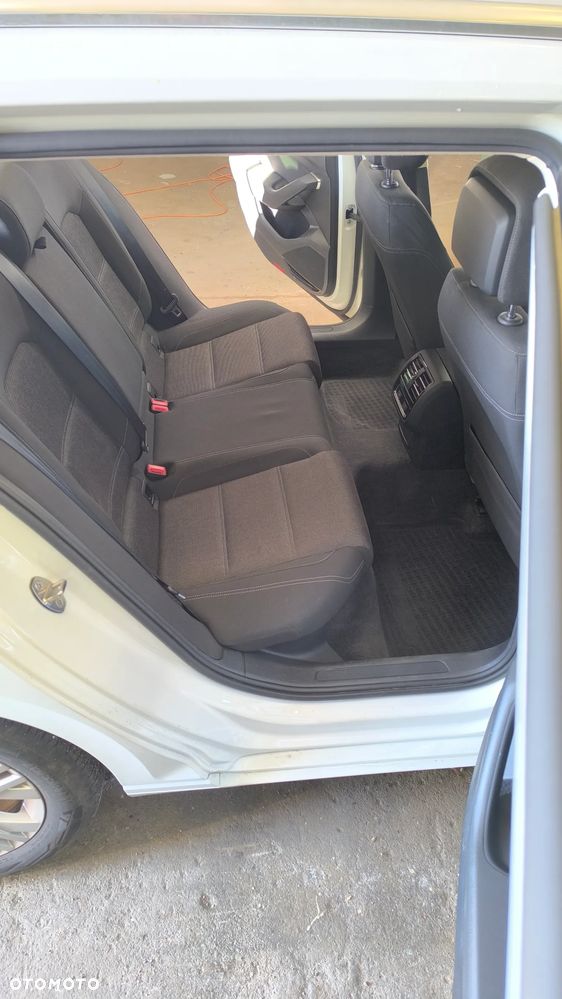 Volkswagen Passat - 22