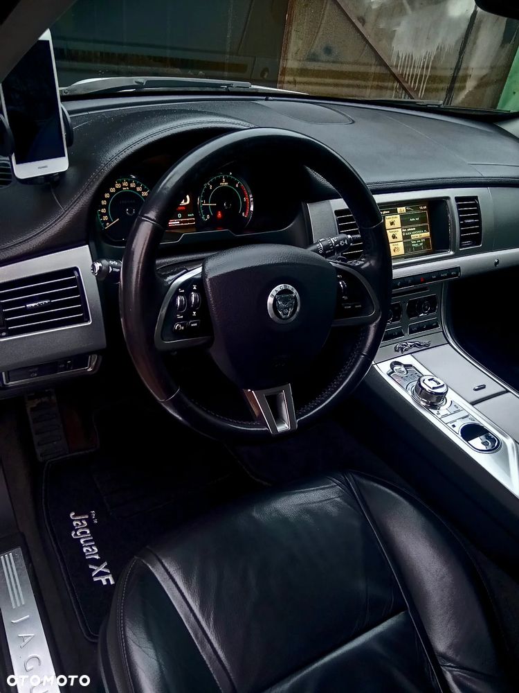 Jaguar XF 2.2 D Premium Luxury - 12