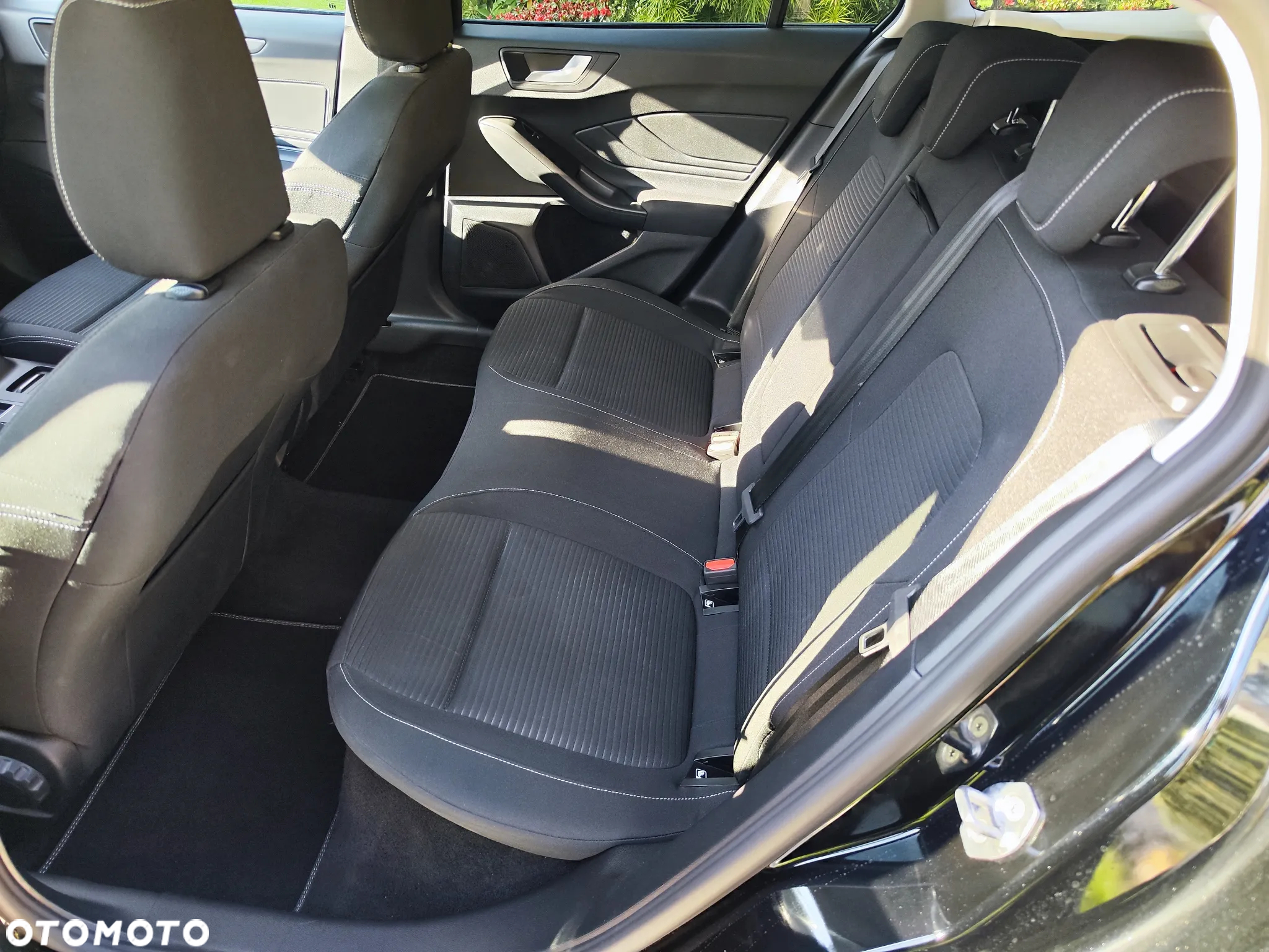 Ford Focus 1.0 EcoBoost Hybrid TITANIUM - 12