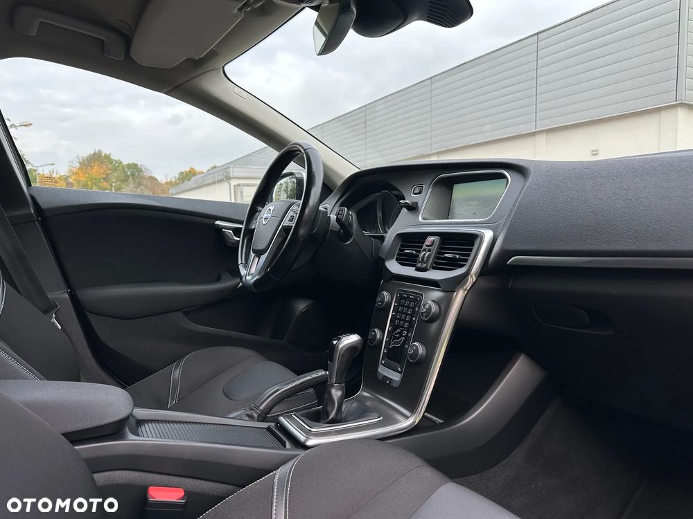 Volvo V40 D4 Drive-E Momentum - 17