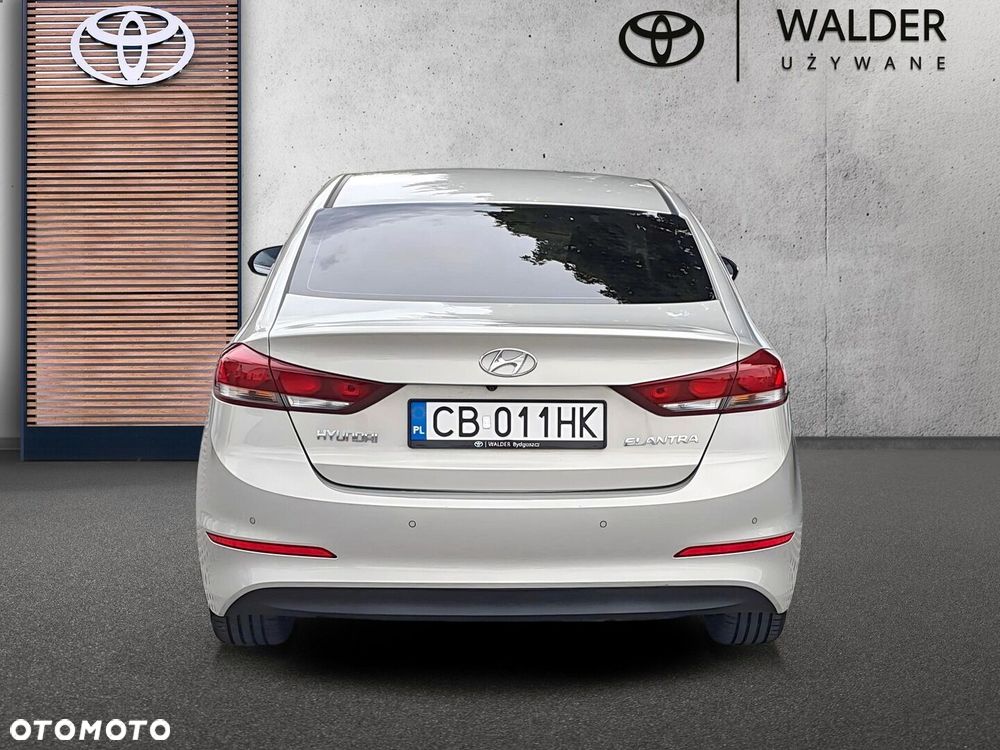 Hyundai Elantra 1.6 Comfort - 5
