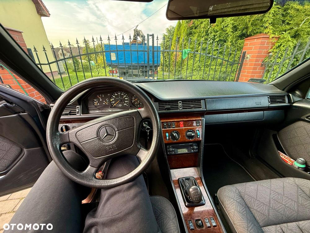 Mercedes-Benz Klasa E 300 T Diesel - 8