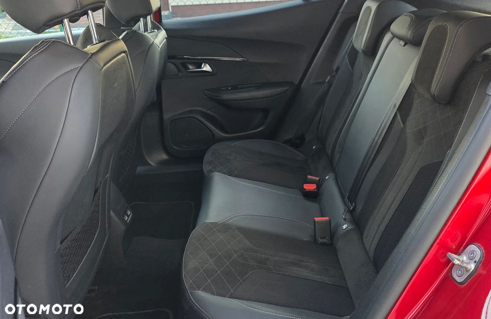 Peugeot 2008 BlueHDi 130 EAT8 GT - 27