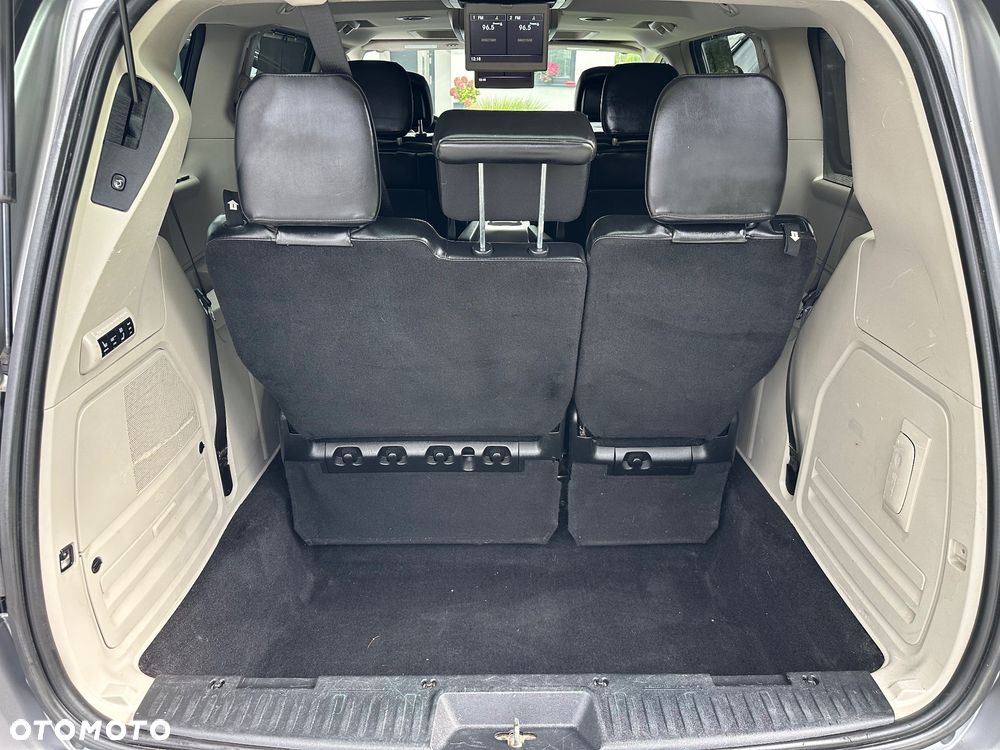 Chrysler Town & Country 3.6 Limited - 15