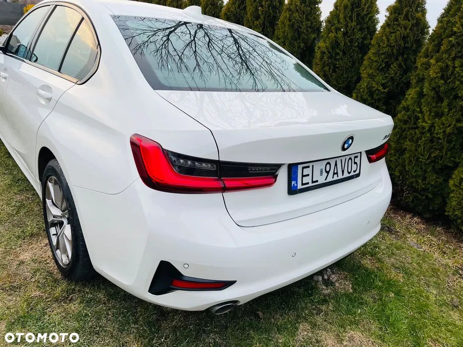 BMW Seria 3 318d mHEV - 2