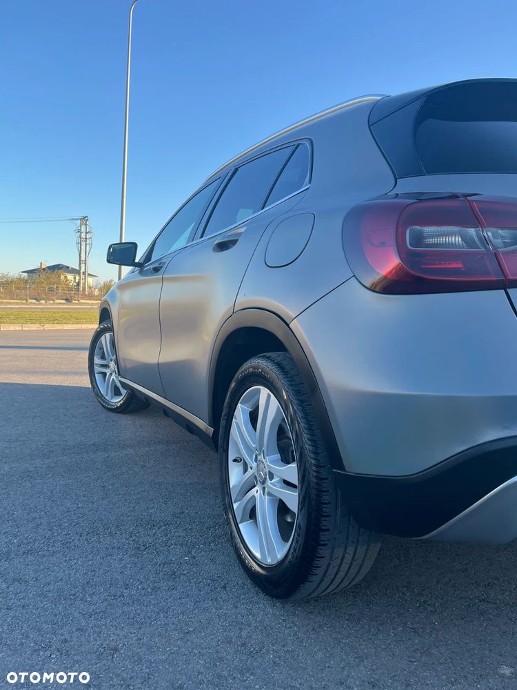 Mercedes-Benz GLA 250 4Matic 7G-DCT - 8