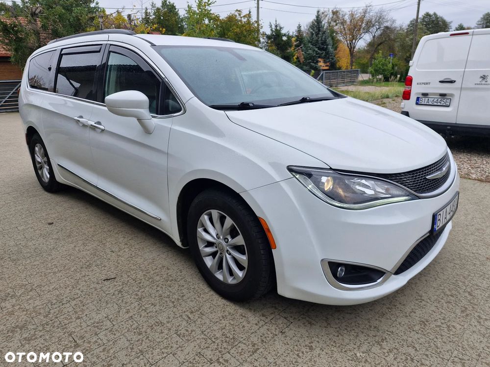 Chrysler Pacifica - 3