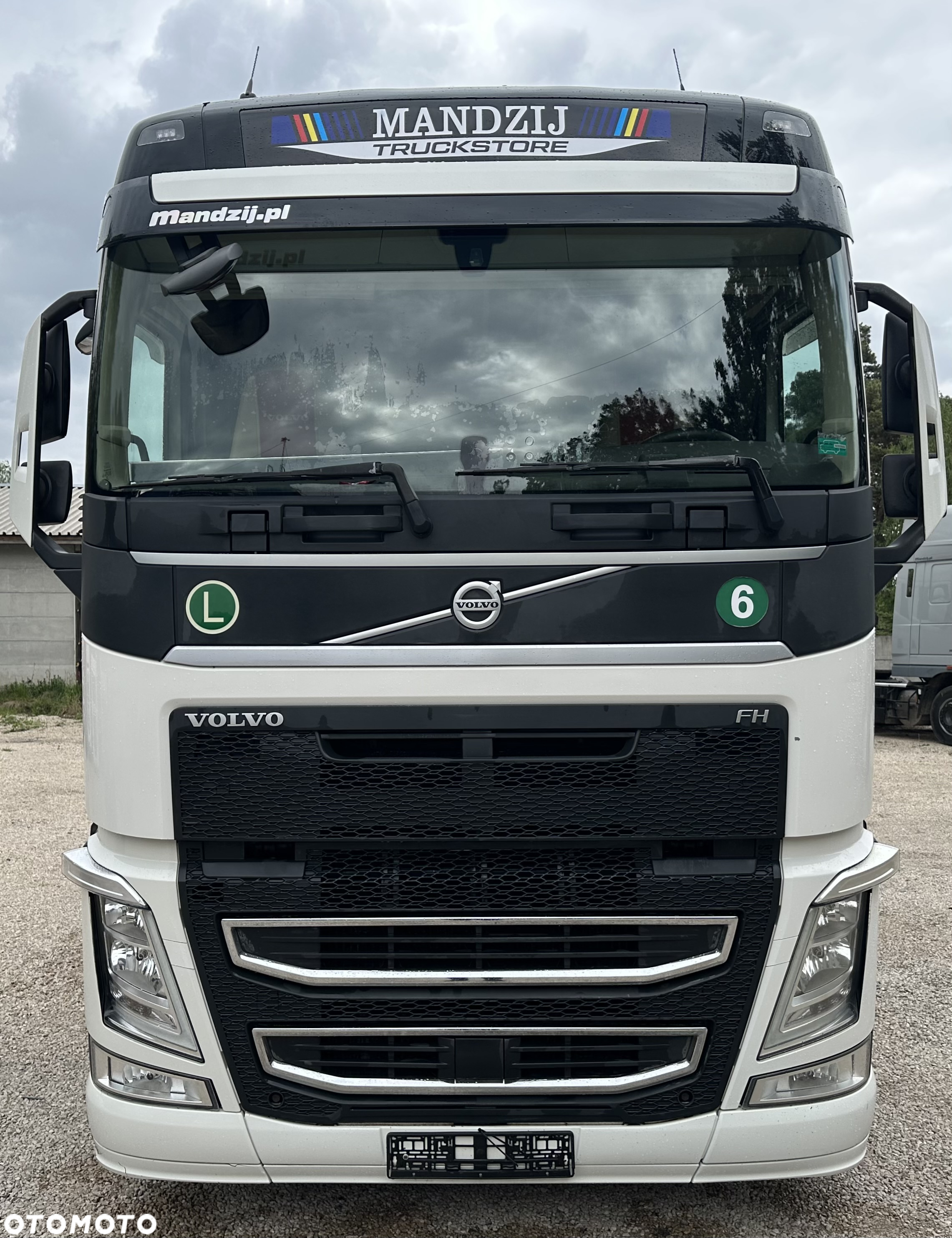 Volvo FH500 GLOB XL AUTOMAT FULLSPOJLERY KLIMA SKÓRA LED LODÓWKA 2xALUTANK EURO 6 2015r ŁADNY - 2
