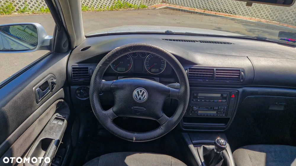 Volkswagen Passat 1.9 TDI Comfortline - 12