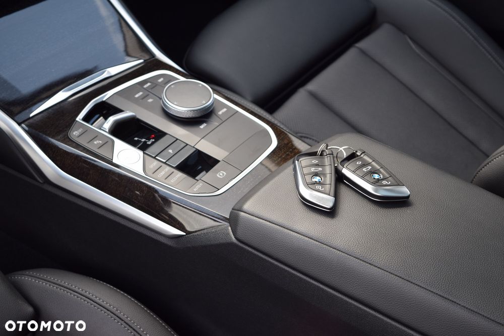 BMW Seria 3 320d xDrive Luxury Line sport - 17
