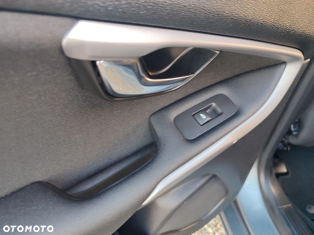 Volvo V40 D2 Momentum - 23