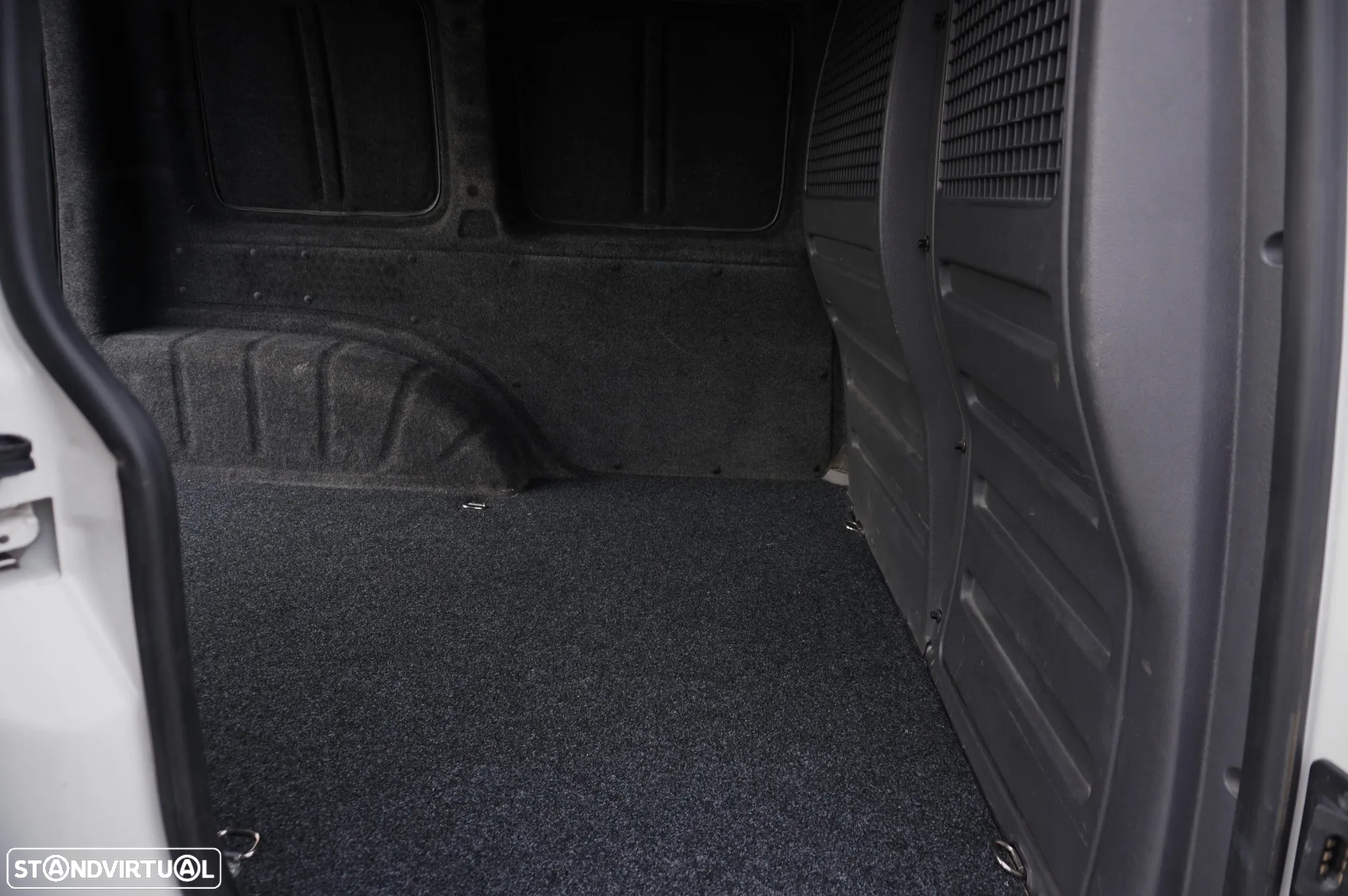 VW Caddy Van 1.6 TDI IVA/Dedutível Um Dono - 15